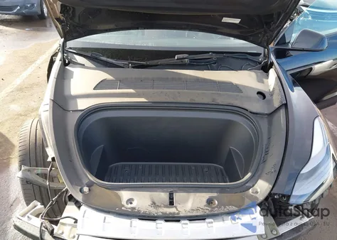 2023 Tesla Model Y Awd/Long Range Dual Motor All-Wheel Drive z USA, uszkodzony, nr VIN 7SAYGDEE4PF685256